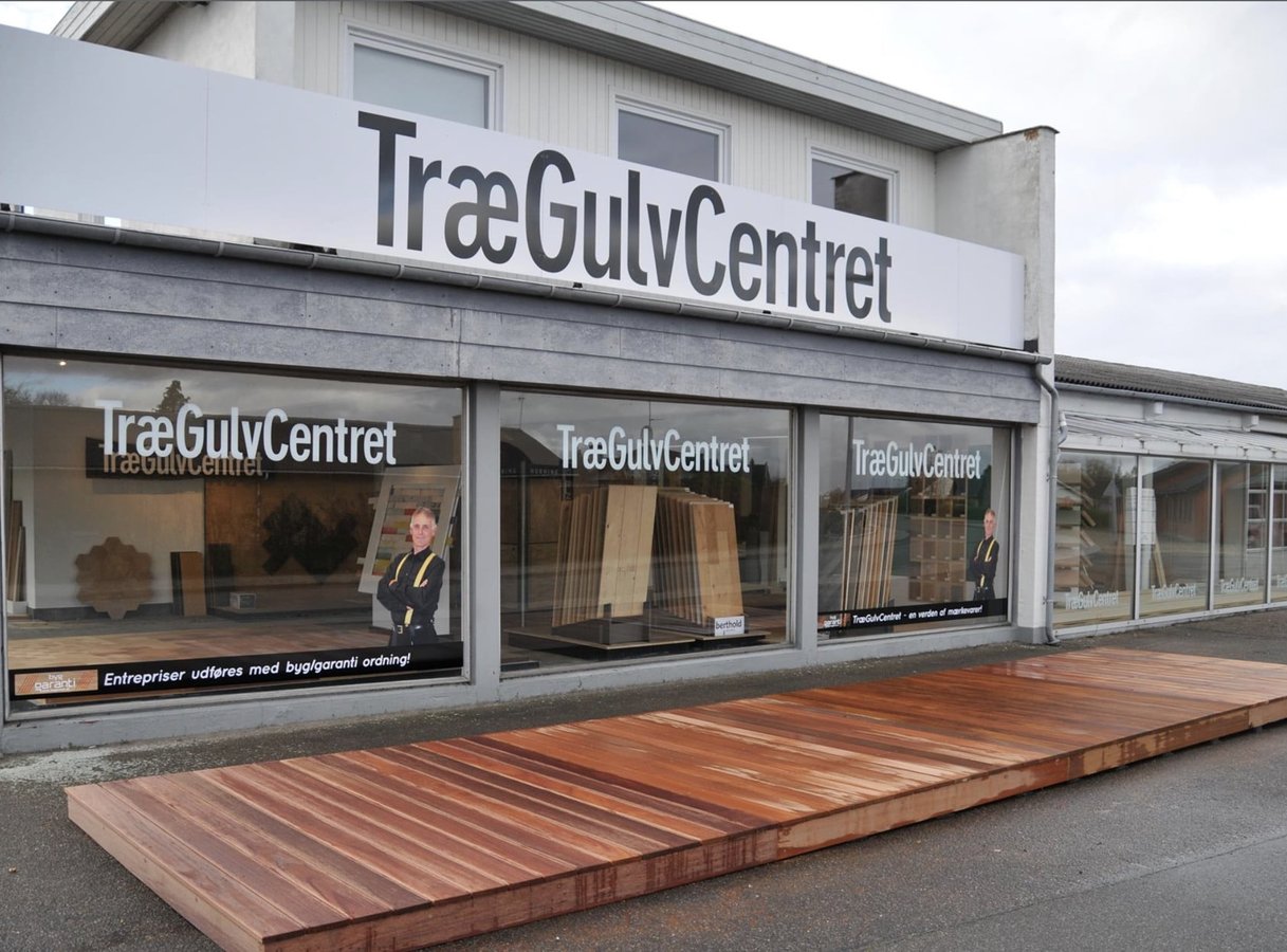 Specialforretning med trægulve inkl. montering