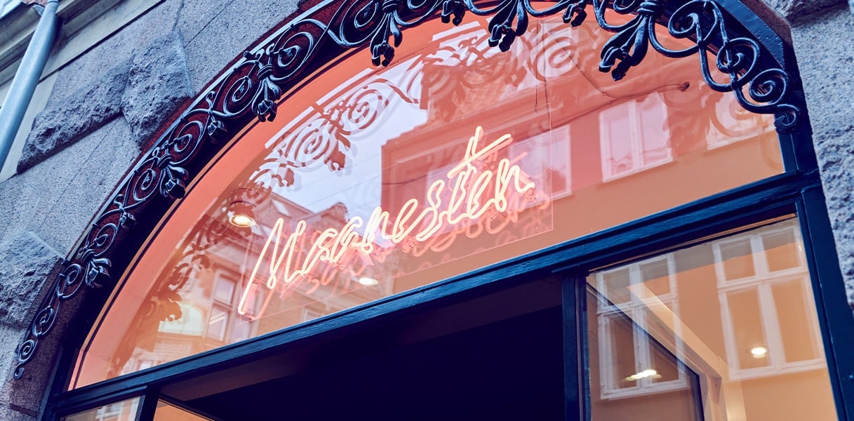 Maanesten med salg af smykker & accessory søger kapital