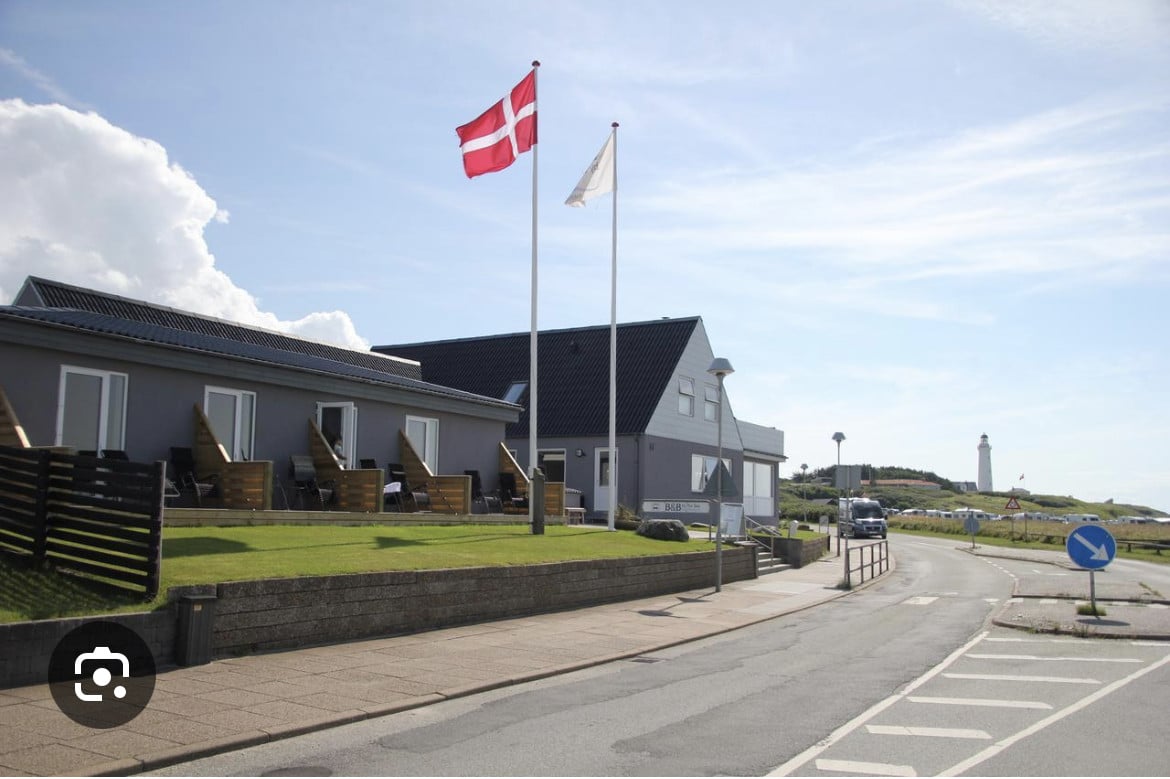 Jeg søger Kapital, til at overtage driften af et Hotel i Hirtshals, med 14 værelser samt en restaurant. Hotellet ligger lige ned til vandet samt havnen i Hirtshals.