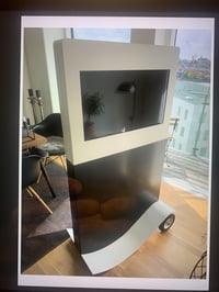 Klar til produktion. Nyt innovativt udendørs trådløst reklameskilt.